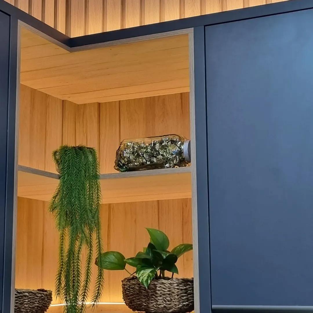 Detalhe de acabamento em madeira — BM Móveis